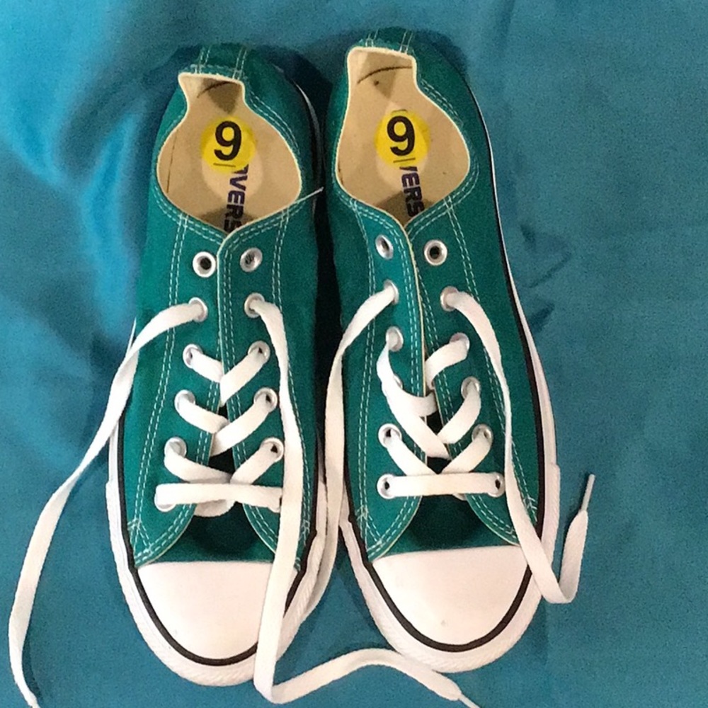 Women’s Green Converse All Stars Size 9